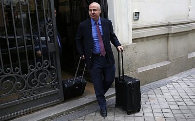 William Browder, a US-born Britain-based financier, leaves the anti-graft prosecutor's office in Madrid, Wednesday, May 30, 2018 (AP Photo/Francisco Seco)