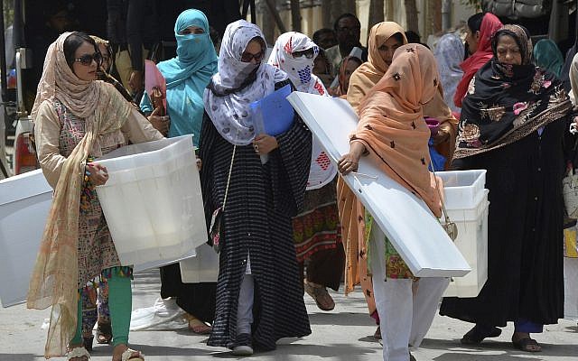 Pakistani election workers collect ballot boxes and polling material from a distribution center in Quetta, Pakistan, July 24, 2018 (AP Photo/Arshad Butt)