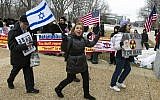 Pro Israel demonstrators walks past anti-Israel demonstrators on Capitol Hill in Washington, Tuesday, March 3,2015, while Israeli Prime Minister Benjamin Netanyahu addressed a joint meeting of Congress. (Illustrative image: AP/Cliff Owen)