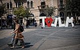 Illustrative image of people walking in Jerusalem's Zion Square on August 7, 2017. (Yonatan Sindel/Flash90)