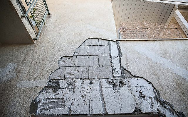 Damage caused to houses in the city of Tiberias in northern Israel after earthquakes shook the area, on July 9, 2018. (David Cohen/Flash90) Damage caused to houses in the city of Tiberias in northern Israel after earthquakes shook the area, on July 9, 2018. (David Cohen/Flash90)
