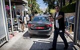 Police investigators arrive at the Prime Minister's Residence in Jerusalem on July 10, 2018. (Yonatan Sindel/Flash90)