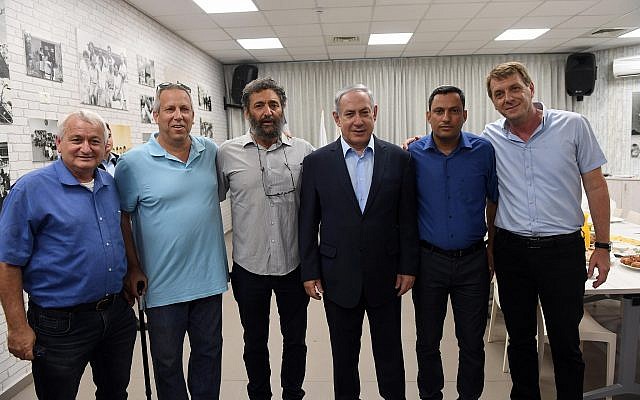 Prime Minister Benjamin Netanyahu, 3rd from right, meets with heads of local authorities from the Gaza Strip border communities during a visit to Sderot on July 16, 2018. (Haim Zach/GPO) Prime Minister Benjamin Netanyahu, 3rd from right, meets with heads of local authorities from the Gaza Strip border communities during a visit to Sderot on July 16, 2018. (Haim Zach/GPO)