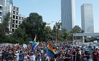 Protesters for LGBT rights march on Tel Aviv's Ayalon freeway, July 22, 2018 (Tomer Neuberg/Flash90)