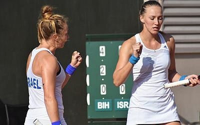 Julia and Lina Glushko at the Fed Cup in 2018. (Ofra Friedman/ITA)