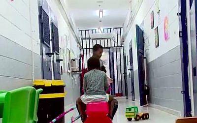 Children of an African migrant from Nigeria who have been jailed with her mother in Ramle as Israel tries to deport her. (Screen capture/Channel 10)