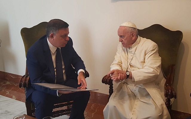 Labor leader Avi Gabbay (l) meets Pope Francis in the Vatican on July 3, 2018. (Labor Party) Labor leader Avi Gabbay (l) meets Pope Francis in the Vatican on July 3, 2018. (Labor Party)