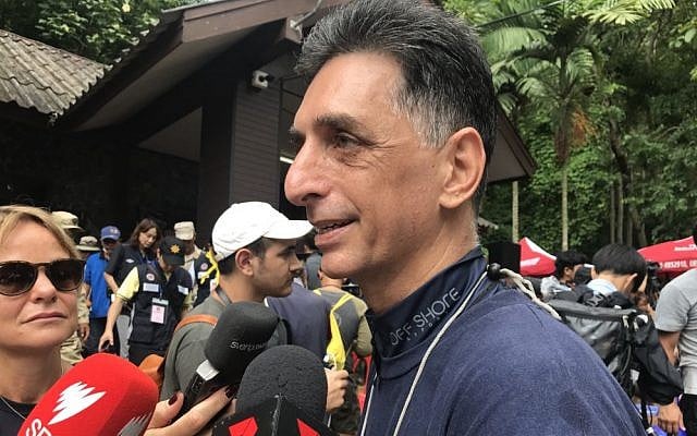 Raphael Aroush speaking to the media outside the the Tham Luang Nang Non cave in Thailand on July 6, 2018. (Natasha Squarey) Raphael Aroush speaking to the media outside the the Tham Luang Nang Non cave in Thailand on July 6, 2018. (Natasha Squarey)