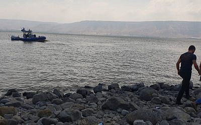 Rescue efforts to find a young man who drifted from the shore on an inflatable raft, Sea of Galilee, July 29, 2018 (Police Spokesman's Unit)