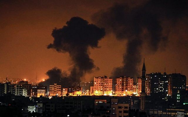 A picture taken on August 8, 2018 in Gaza City shows smoke plumes rising following an Israeli air strike (AFP PHOTO / MAHMUD HAMS)