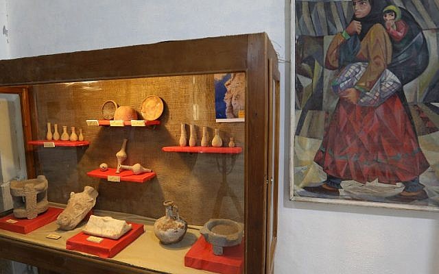 Pottery pieces are displayed at the Idlib Museum after it reopened on August 13, 2018 in the northern Syrian city of Idlib. (AFP PHOTO / OMAR HAJ KADOUR) Pottery pieces are displayed at the Idlib Museum after it reopened on August 13, 2018 in the northern Syrian city of Idlib. (AFP PHOTO / OMAR HAJ KADOUR)