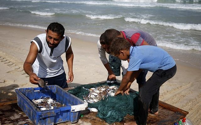 Palestinian fisherman Mouad Abu Zeid (L) shows his catch of the day on his boat that he made of 700 Plastic empty bottles on a beach in Rafah in the southern Gaza Strip on August 15, 2018. (AFP PHOTO / SAID KHATIB) Palestinian fisherman Mouad Abu Zeid (L) shows his catch of the day on his boat that he made of 700 Plastic empty bottles on a beach in Rafah in the southern Gaza Strip on August 15, 2018. (AFP PHOTO / SAID KHATIB)