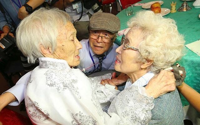 South Koreans Jo Hye-do (R), 86, and Jo Do-jae (C), 75, meet their North Korean sister Jo Soon Do (L), 89, during a separated family reunion meeting at the Mount Kumgang resort on the North's southeastern coast on August 20, 2018. (AFP PHOTO / KOREA POOL) South Koreans Jo Hye-do (R), 86, and Jo Do-jae (C), 75, meet their North Korean sister Jo Soon Do (L), 89, during a separated family reunion meeting at the Mount Kumgang resort on the North's southeastern coast on August 20, 2018. (AFP PHOTO / KOREA POOL)