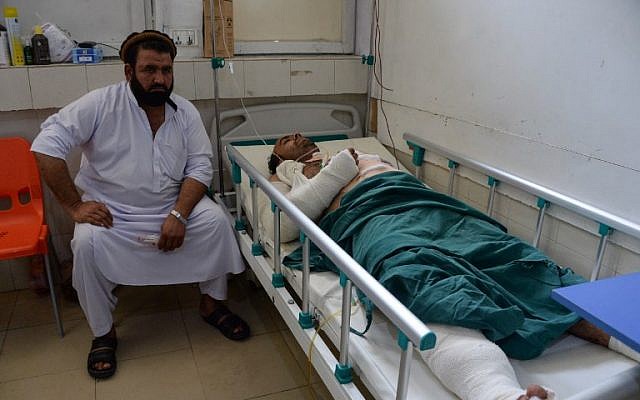 An Afghan victim receives treatment at a hospital following a suicide attack in Jalalabad on August 25, 2018. (AFP PHOTO / NOORULLAH SHIRZADA) An Afghan victim receives treatment at a hospital following a suicide attack in Jalalabad on August 25, 2018. (AFP PHOTO / NOORULLAH SHIRZADA)