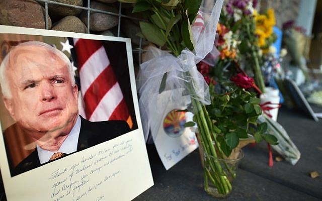 Photographs, flowers and notes are seen at a makeshift memorial to US Senator John McCain outside his office in Phoenix, Arizona, on August 26, 2018. (AFP Photo/Robyn Beck) Photographs, flowers and notes are seen at a makeshift memorial to US Senator John McCain outside his office in Phoenix, Arizona, on August 26, 2018. (AFP Photo/Robyn Beck)