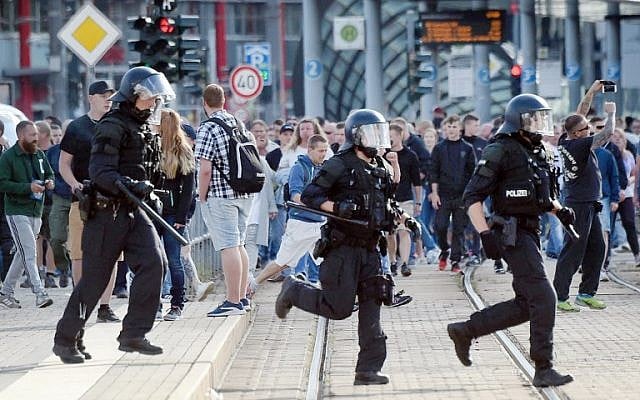 Riot police following the cancellation of a city festival on August 26, 2018 in Chemnitz, eastern Germany, after a 35-year-old German national died in the hospital following a "dispute between several people of different nationalities," according to the police. (AFP Photo/dpa/Andreas Seidel) Riot police following the cancellation of a city festival on August 26, 2018 in Chemnitz, eastern Germany, after a 35-year-old German national died in the hospital following a "dispute between several people of different nationalities," according to the police. (AFP Photo/dpa/Andreas Seidel)
