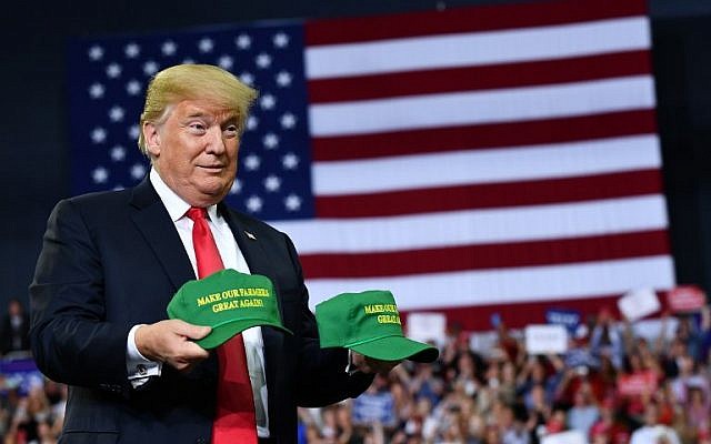 US President Donald Trump throws hats to the crowd during a campaign rally at Ford Center in Evansville, Indiana on August 30, 2018. (AFP/MANDEL NGAN) US President Donald Trump throws hats to the crowd during a campaign rally at Ford Center in Evansville, Indiana on August 30, 2018. (AFP/MANDEL NGAN)
