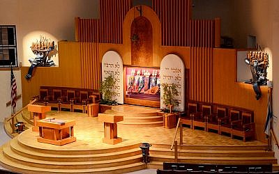 The sanctuary at the Washington Hebrew Congregation, a Reform synagogue in Washington DC. (Washington Hebrew Congregation website)