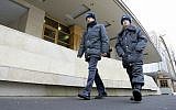 Police officers patrol outside the Maryina Roscha synagogue in downtown Moscow, January 12, 2006. (AP Photo/Alexander Zemlianichenko)