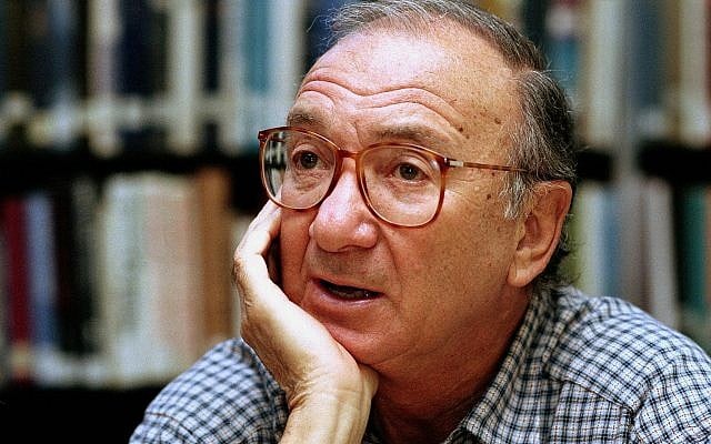 American playwright Neil Simon answers questions during an interview in Seattle, Washington, on September 22, 1994. Simon, a master of comedy whose laugh-filled hits such as "The Odd Couple," "Barefoot in the Park" and his "Brighton Beach" trilogy dominated Broadway for decades, died on August 26, 2018. He was 91. (AP Photo/Gary Stuart, File) American playwright Neil Simon answers questions during an interview in Seattle, Washington, on September 22, 1994. Simon, a master of comedy whose laugh-filled hits such as "The Odd Couple," "Barefoot in the Park" and his "Brighton Beach" trilogy dominated Broadway for decades, died on August 26, 2018. He was 91. (AP Photo/Gary Stuart, File)