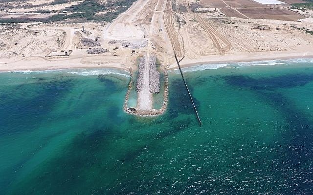 Construction of sea barrier at Zikim beach between the Gaza Strip and Israel, August 5, 2018. (Defense Ministry) Construction of sea barrier at Zikim beach between the Gaza Strip and Israel, August 5, 2018. (Defense Ministry)