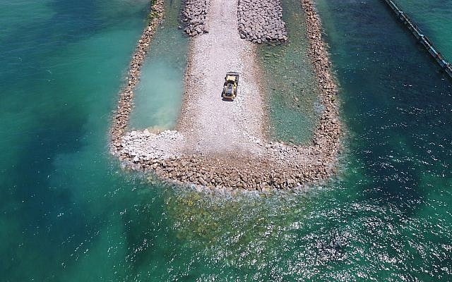 Construction of sea barrier at Zikim beach on August 5, 2018. (Defense Ministry)