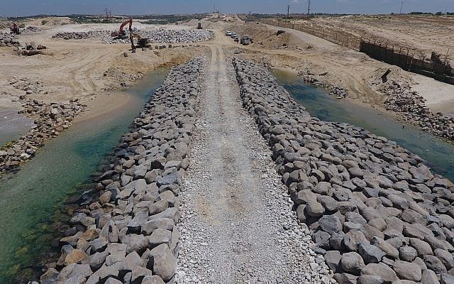 Construction of sea barrier at Zikim beach on August 5, 2018. (Defense Ministry)
