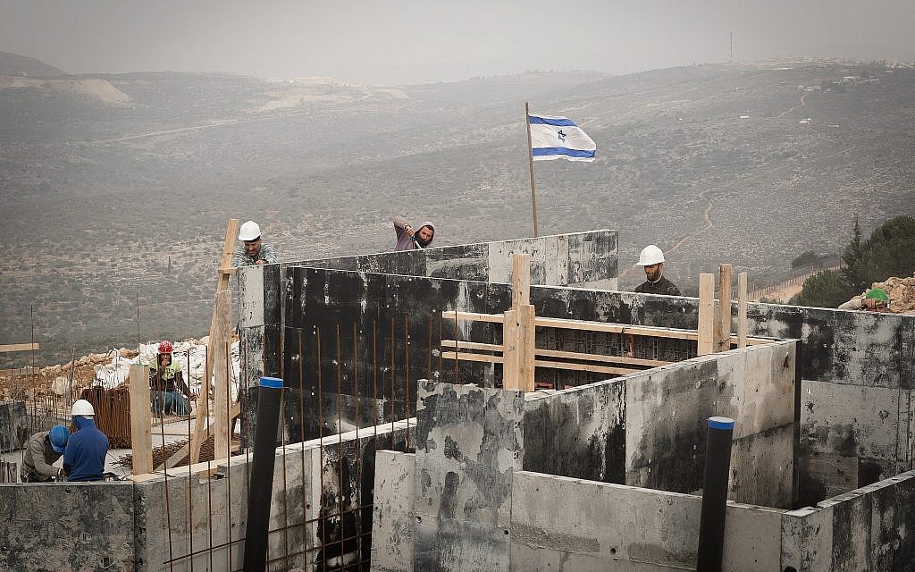 A construction site in the West Bank settlement of Ariel on January 25, 2017. (Sebi Berens/Flash90)