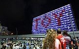 Israelis celebrate the victory of Netta Barzlilai at the Eurovision 2018 song contest, Tel Aviv, May 12, 2018. (Flash90)