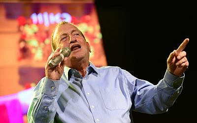 Tel Aviv Mayor Ron Huldai speaks during a concert at Rabin Square in Tel Aviv on May 14, 2018. (Tomer Neuberg/Flash90)