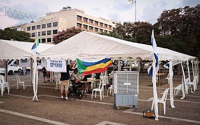 Activists and supporters of the Druze community in Israel set up a protest tent in Tel Aviv on August 1, 2018. ( Tomer Neuberg/Flash90)