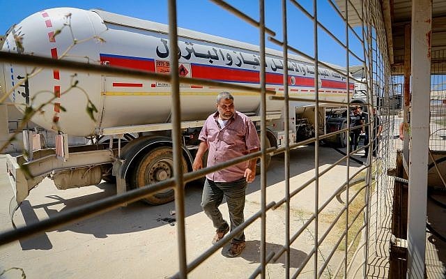 A gas truck at the Rafah border crossing between Egypt and Gaza on August 6, 2018. (Abed Rahim Khatib/ Flash90)