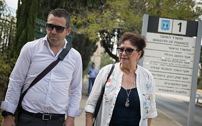 Ilana Cohen (R), chairwoman of the National Association of Nurses, arrives for a meeting at the Finance Ministry in Jerusalem on August 7, 2018 (Hadas Parush/Flash90)