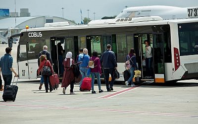 Travellers seen being transferred from the airplane to the arrival hall of Ben Gurion International Airport, near Tel Aviv, on April 11, 2018. (Moshe Shai/FLASH90)