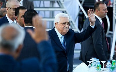 Palestinian President Mahmud Abbas attends a mass wedding ceremony in the West Bank city of Ramallah on August 18, 2018. (Flash90)