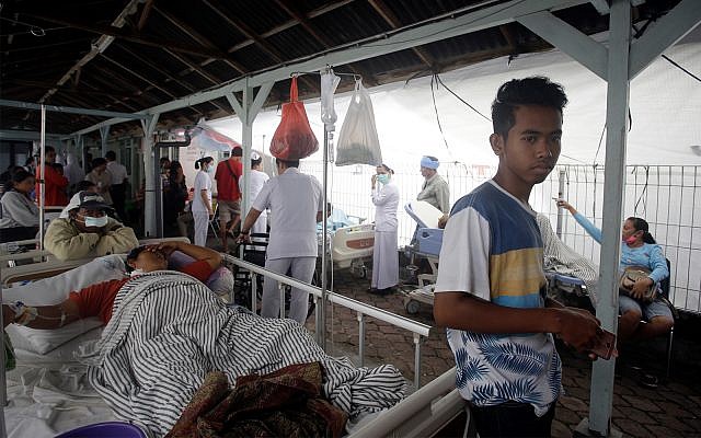 Patients are evacuated outside a hospital following an earthquake in Bali, Indonesia, Monday, Aug. 6, 2018. (AP Photo/Firdia Lisnawati) Patients are evacuated outside a hospital following an earthquake in Bali, Indonesia, Monday, Aug. 6, 2018. (AP Photo/Firdia Lisnawati)