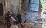 An assailant armed with a knife is seen attempting to stab a policeman in Jerusalem's Old City, August 17, 2018 (Israel Police)