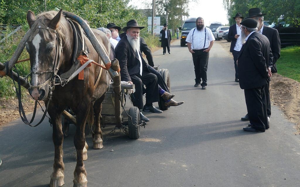 Rabbi Jehoshua Raskin shares a ride with other visitors to Lyubavichi, Russia, August 26, 2018. (Cnaan Liphshiz)