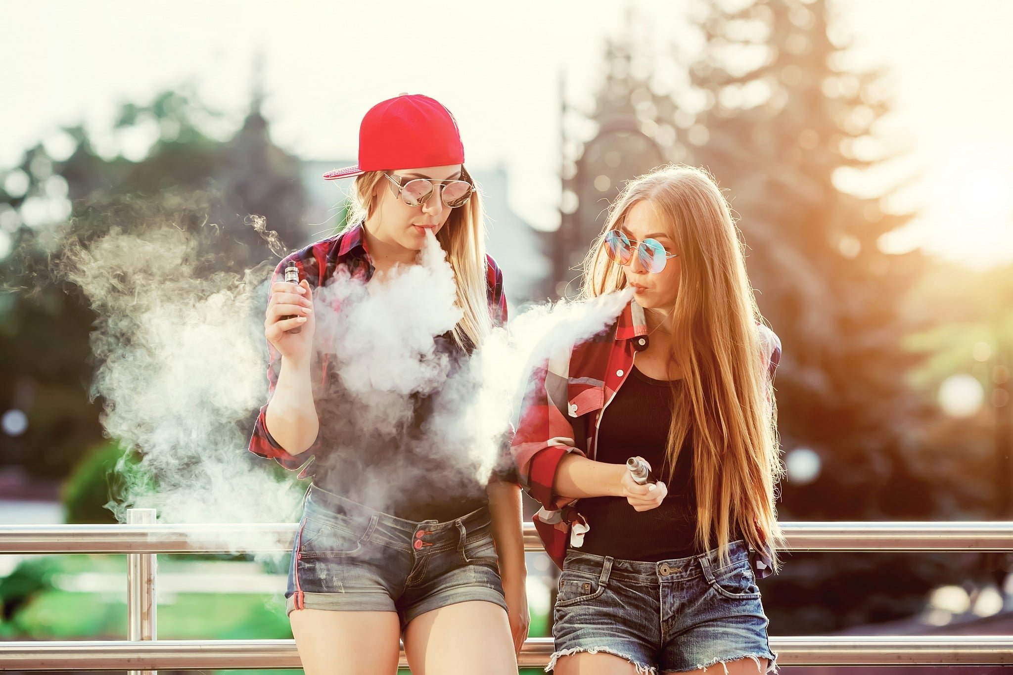 smoking tobacco vs cigarette Vapes vs Cigarettes: Which One is More Deadly?