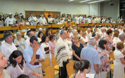 The Kehilat Yonatan progressive congregation at prayer in the central Israeli city of Hod Hasharon. (Kehilat Yonatan website)