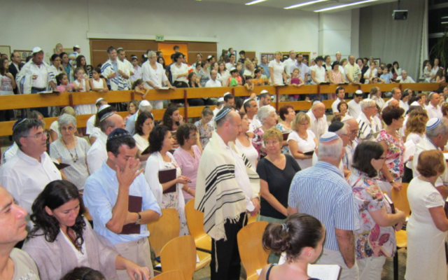 The Kehilat Yonatan progressive congregation at prayer in the central Israeli city of Hod Hasharon. (Kehilat Yonatan website) The Kehilat Yonatan progressive congregation at prayer in the central Israeli city of Hod Hasharon. (Kehilat Yonatan website)