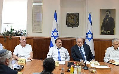 Prime Minister Benjamin Netanyahu chairs a meeting to address Druze concerns in the wake of the nation-state law, on August 6, 2018. (Amos Ben-Gershom, GPO)