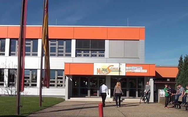 A view of New Middle School Zurndorf (YouTube screenshot) A view of New Middle School Zurndorf (YouTube screenshot)