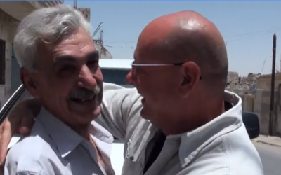 Ephraim Talabi, right, and Mohammed Amin a-Sati meeting for the first time 36 years after the First Lebanon War, at a-Sati's home in Zarqa, Jordan, July 2018. (Hadashot screen capture)