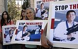 Israelis protest against Philippine President Rodrigo Duterte's visit to Israel as they stand outside the Israeli presidential house in Jerusalem, September 4, 2018, (GALI /AFP)TIBBON