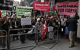 Demonstrators hold placards as they protest outside the headquarters of Britain's opposition Labour party in central London on September 4, 2018. (AFP PHOTO / Daniel LEAL-OLIVAS)