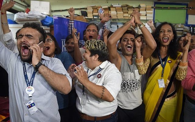 Indian members and supporters of the lesbian, gay, bisexual, transgender (LGBT) community celebrate the Supreme Court decision to strike down a colonial-era ban on gay sex, in Mumbai on September 6, 2018. (AFP PHOTO / INDRANIL MUKHERJEE) Indian members and supporters of the lesbian, gay, bisexual, transgender (LGBT) community celebrate the Supreme Court decision to strike down a colonial-era ban on gay sex, in Mumbai on September 6, 2018. (AFP PHOTO / INDRANIL MUKHERJEE)