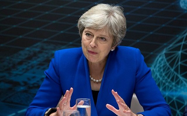 Britain's Prime Minister Theresa May addresses business leaders at the Zero Emission Vehicle Summit in Birmingham, central England on September 11, 2018. (AFP PHOTO / POOL / Aaron Chown) Britain's Prime Minister Theresa May addresses business leaders at the Zero Emission Vehicle Summit in Birmingham, central England on September 11, 2018. (AFP PHOTO / POOL / Aaron Chown)