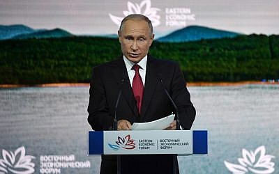 Russian President Vladimir Putin gives a speech at the plenary session of the Eastern Economic Forum in Vladivostok on September 12, 2018. (AFP PHOTO / Kirill KUDRYAVTSEV)
