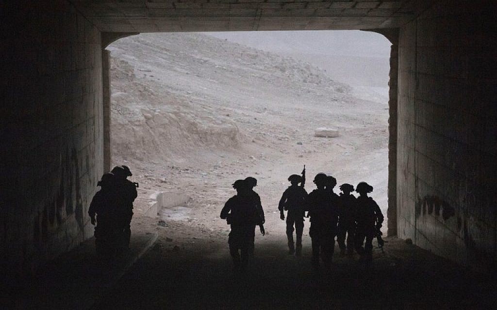Israeli soldiers walk to enter the Palestinian Bedouin village of Khan al-Ahmar in the West Bank early on September 13, 2018. (AFP PHOTO / OREN ZIV) Israeli soldiers walk to enter the Palestinian Bedouin village of Khan al-Ahmar in the West Bank early on September 13, 2018. (AFP PHOTO / OREN ZIV)